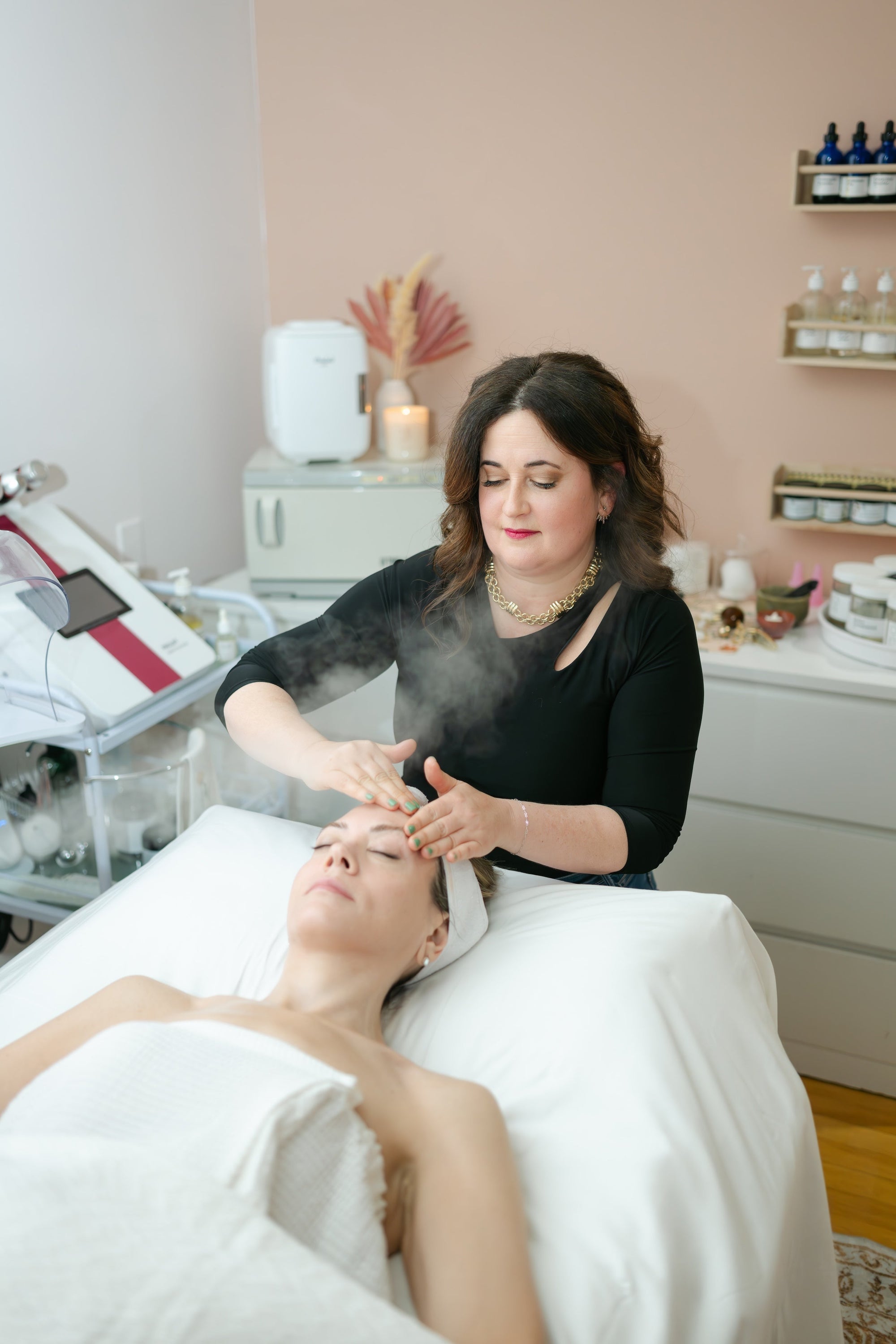 Jennie Fresa performing a facial 